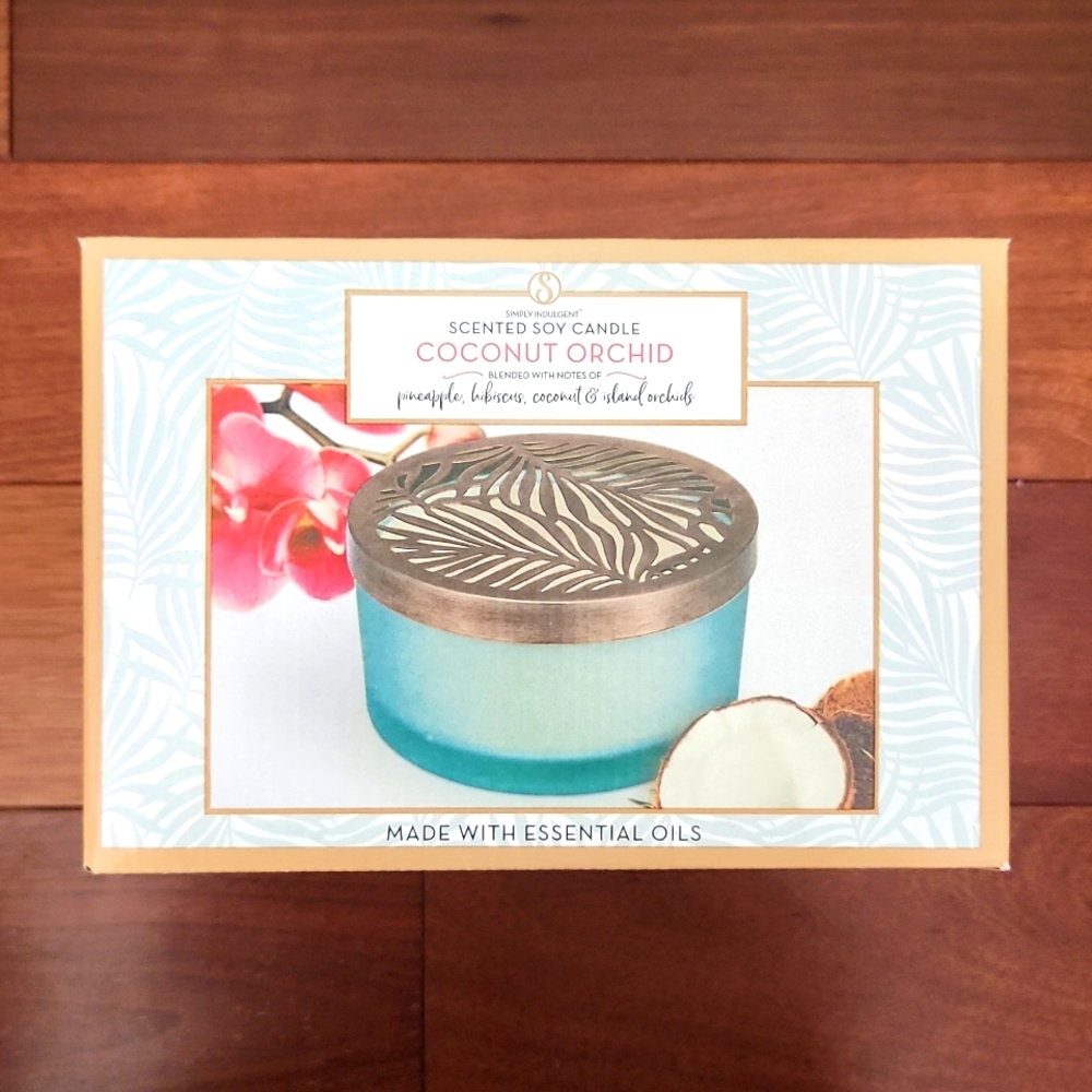 NWT Simply Indulgent Blue Coconut Orchid scented soy candle 21 oz. One size.